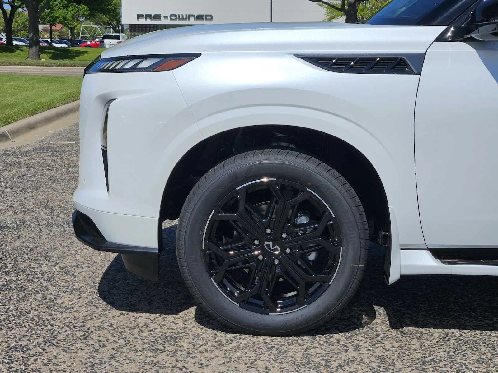 New 2026 RADIANT WHITE INFINITI Sport 4WD image 6