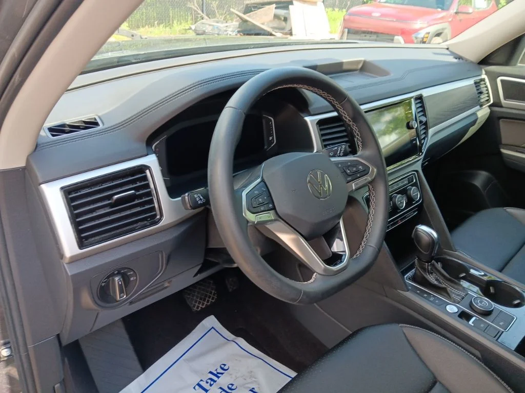 Used 2023 Platinum Gray Metallic Volkswagen 3.6L V6 SE w/Technology image 13