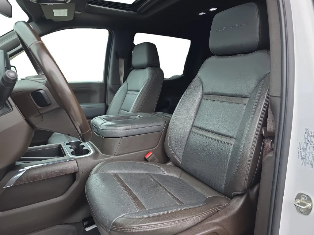 Used 2021 White GMC Denali image 29