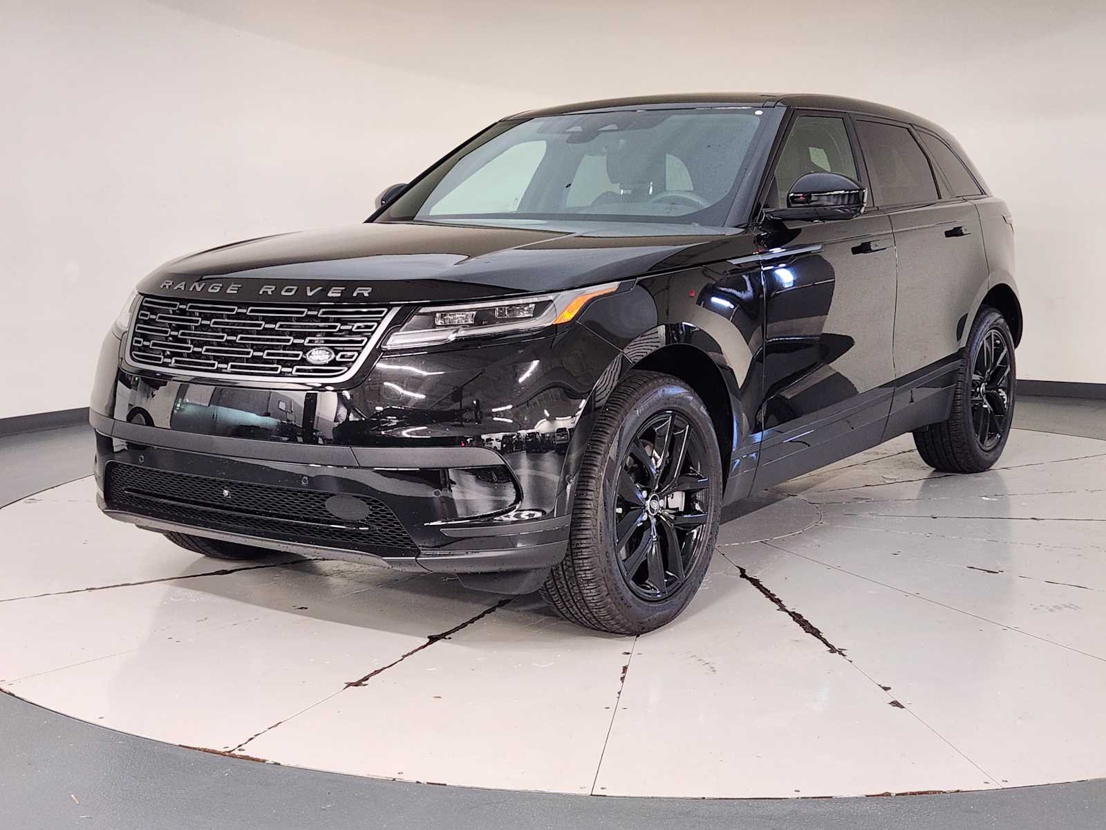 Used 2026 Santorini Black Metallic Land Rover S image 1
