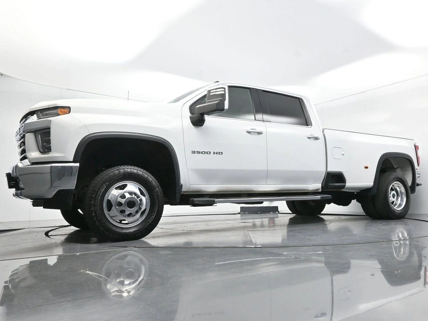 Used 2022 Summit White Chevrolet LTZ image 49