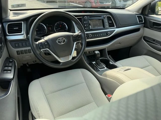 Used 2018 Blue Toyota LE image 7