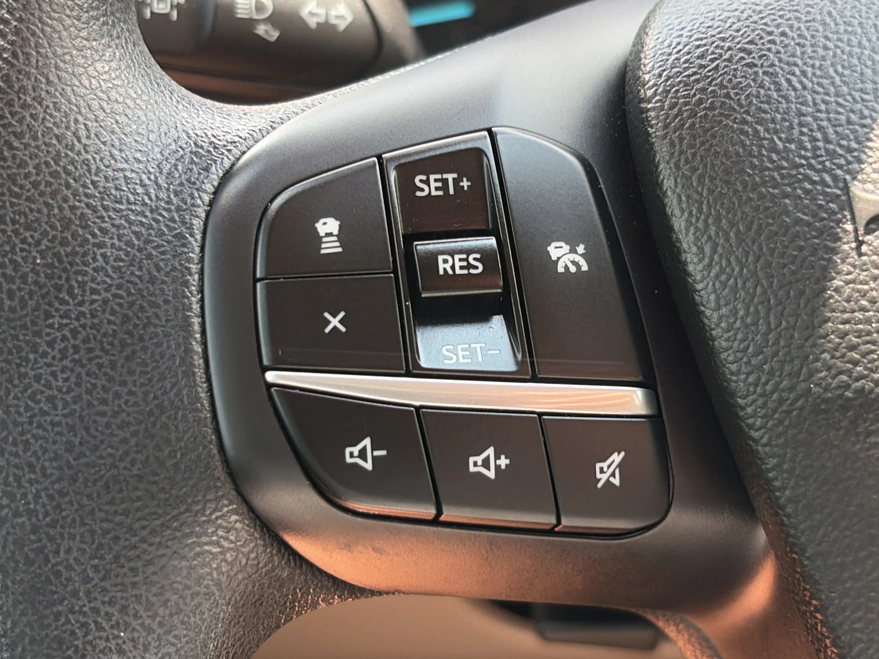 Used 2020 Green Metallic Ford SE image 24