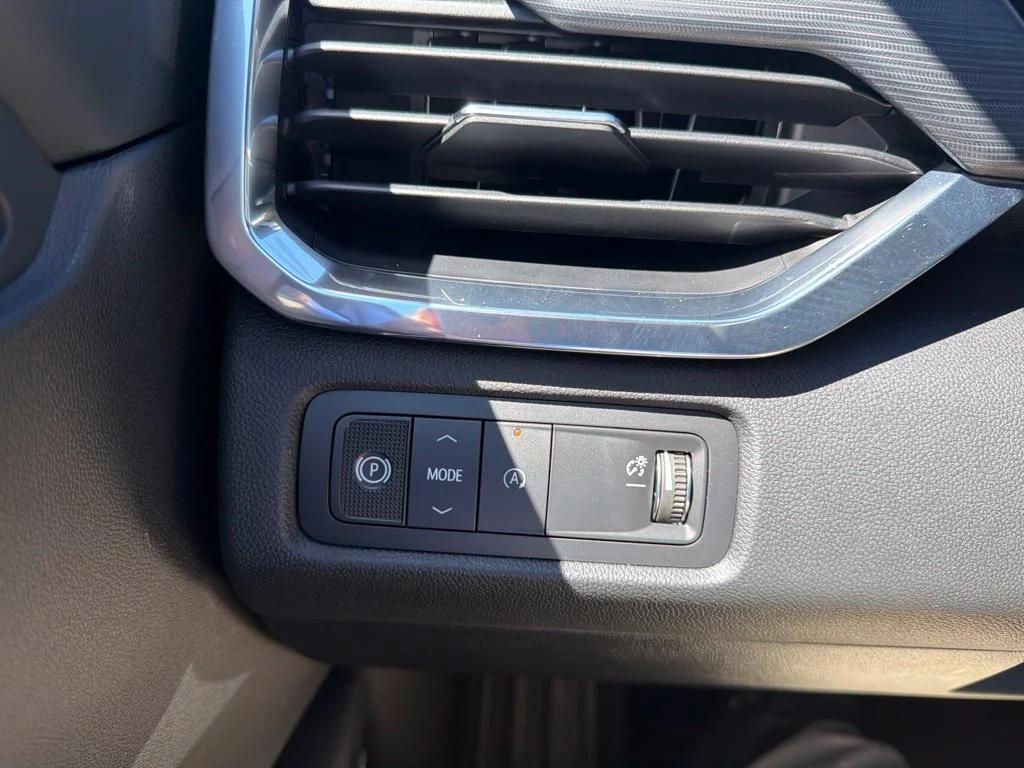 New 2027 Summit White GMC Elevation image 23