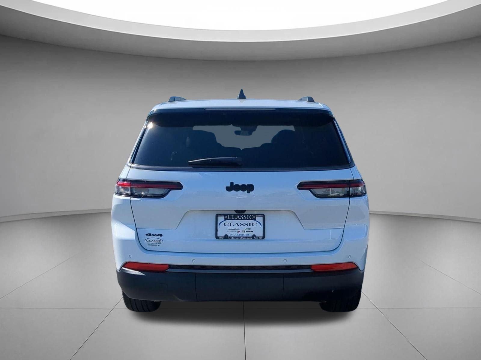 New 2026 Bright White Clear-Coat Exterior Paint Jeep Limited image 4