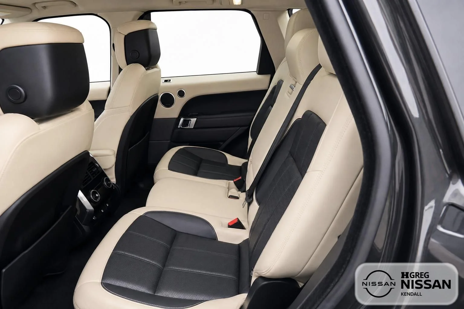Used 2018 Gray Land Rover HSE Dynamic image 13