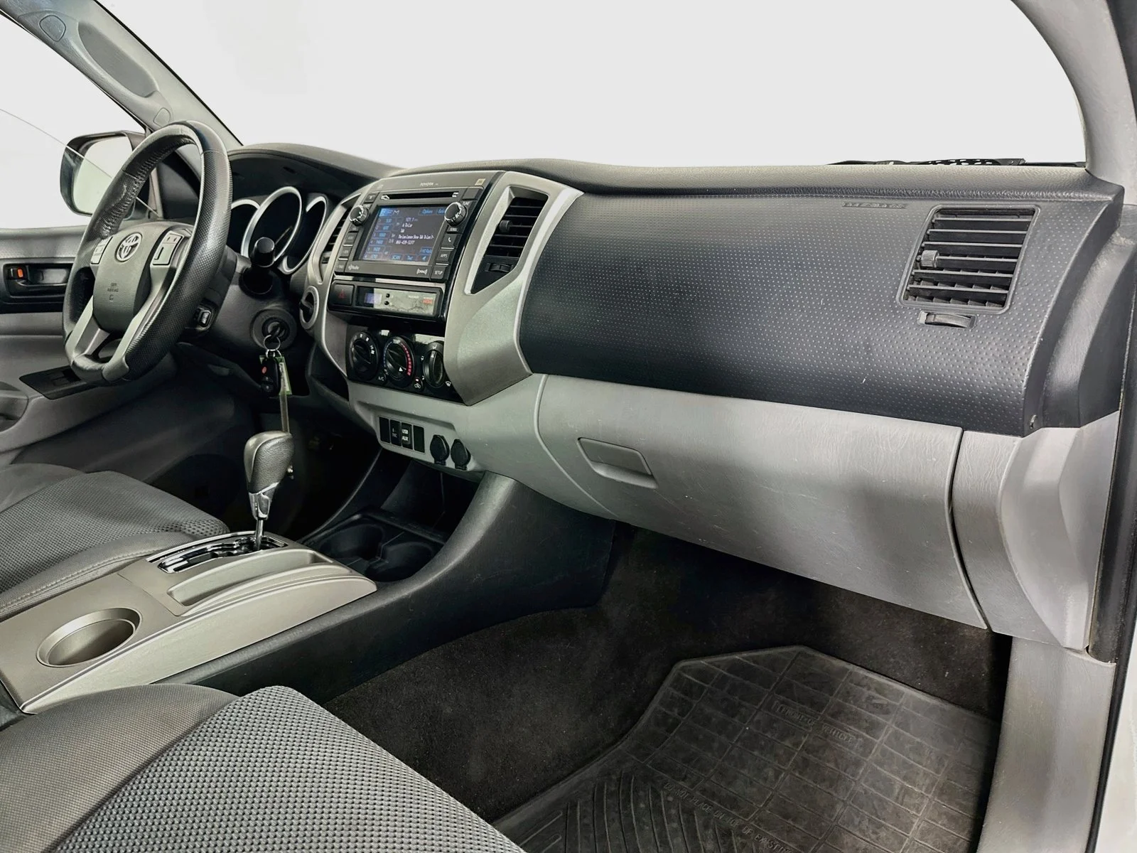 Used 2012 Super White Toyota Base image 27