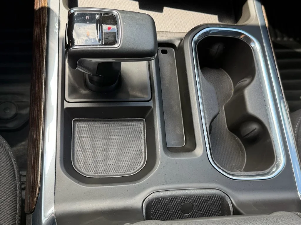 Used 2023 SUMMIT WHITE GMC Elevation image 27