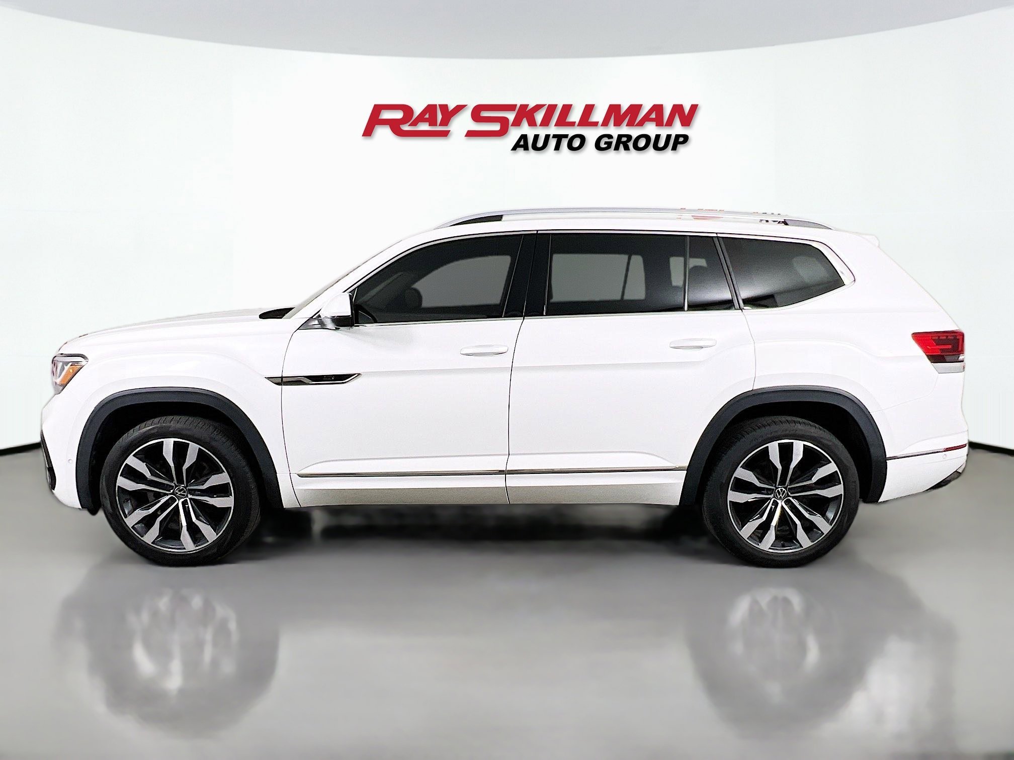 Used 2022 White Volkswagen 3.6L V6 SEL PRE image 4