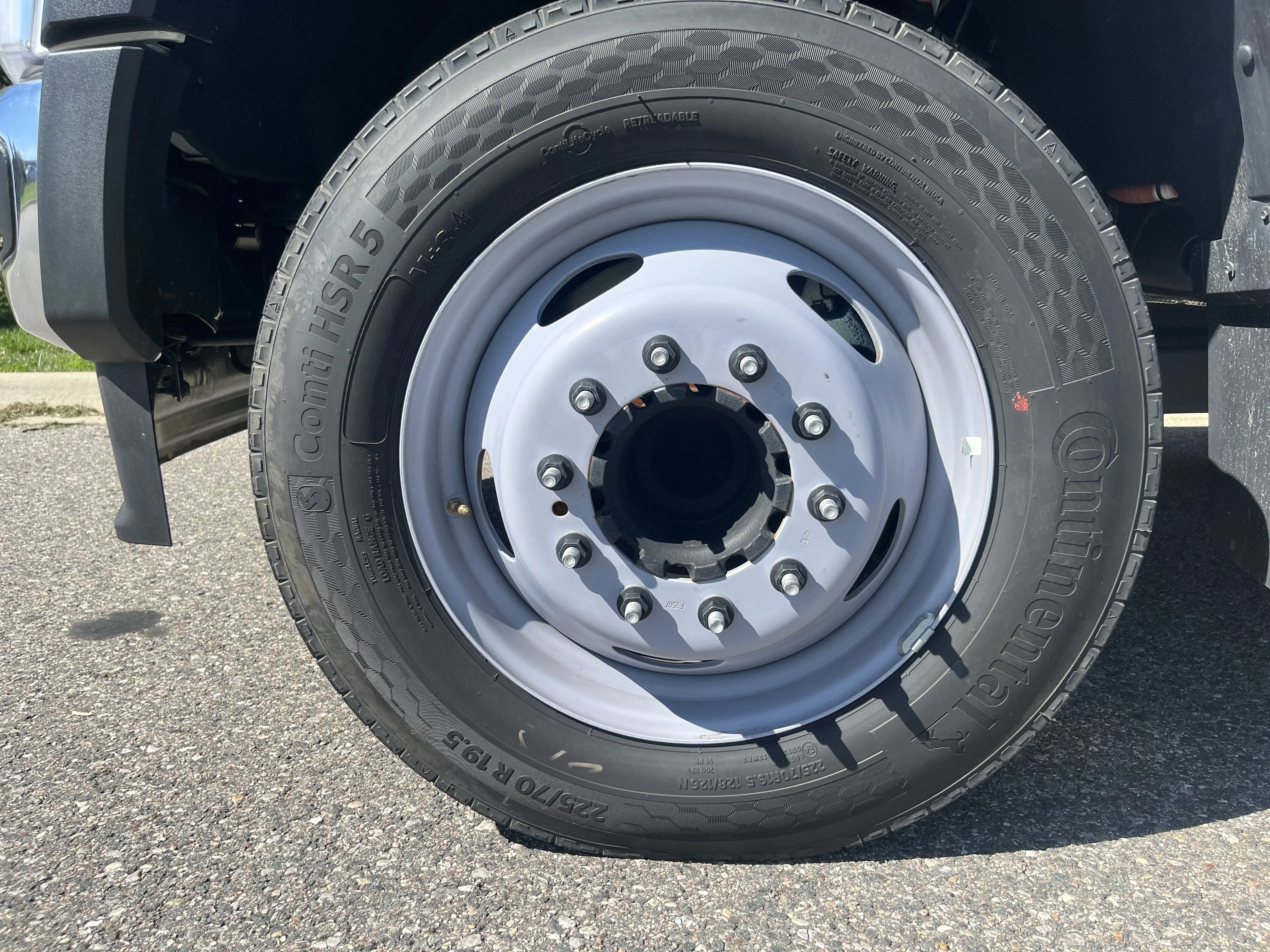 2025 Ford F-550 Super Duty Chassis Cab XL - Photo 10