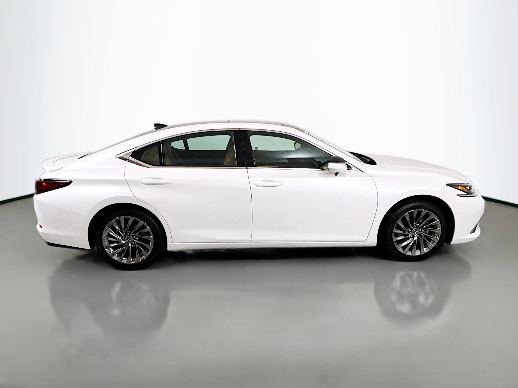 Certified Used 2024 EMINENT WHITE PEARL Lexus 350 Ultra Luxury image 8