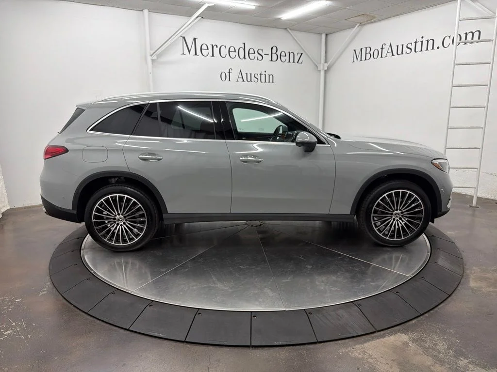 New 2027 White Mercedes-Benz GLC 300 image 8