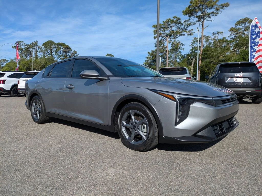 2025 Kia K4 LXS AT's photo