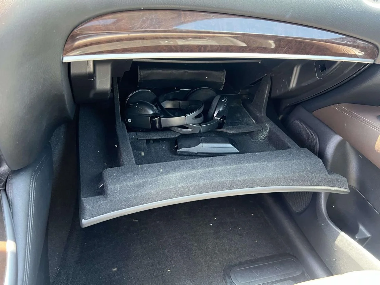 Used 2014 Midnight Garnet INFINITI Base image 42
