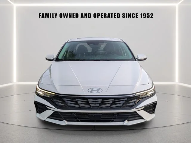 Used 2025 White Hyundai Limited image 6