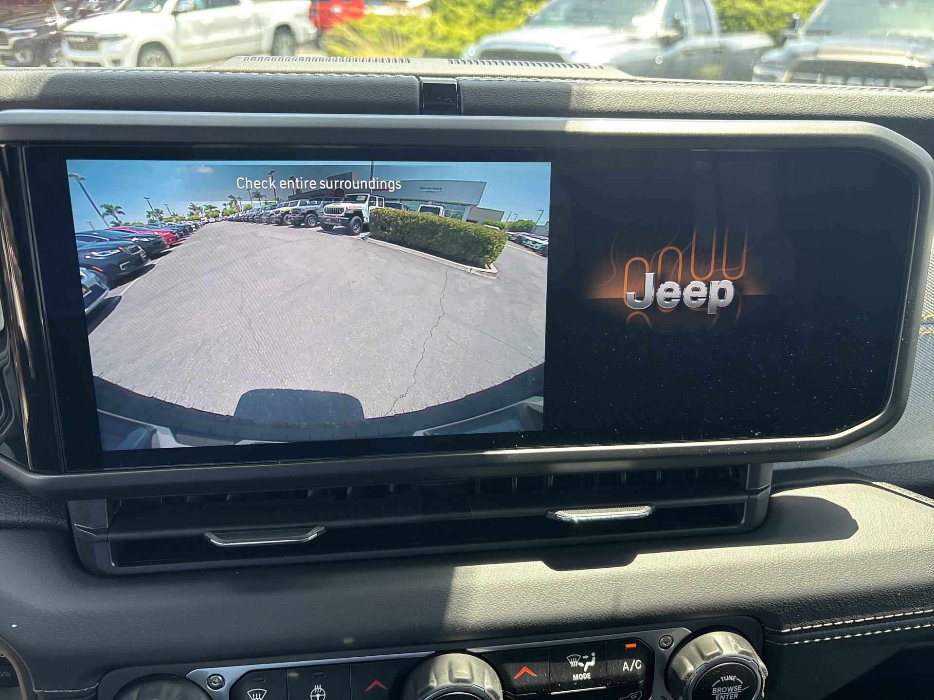 2025 Jeep Wrangler 4-Door Sahara - Photo 28