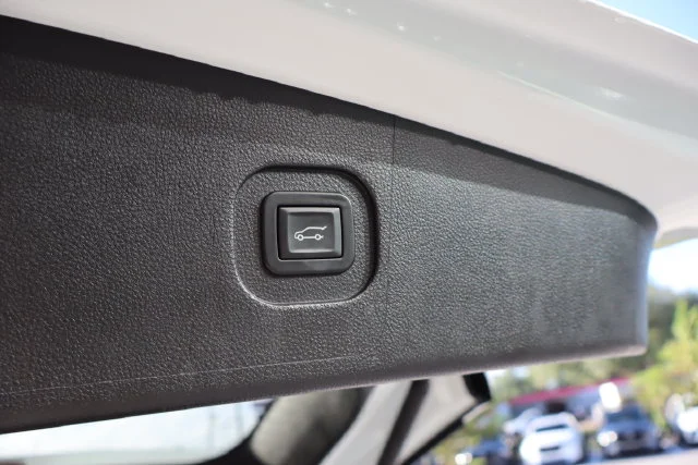 Used 2016 Summit White GMC Denali image 25