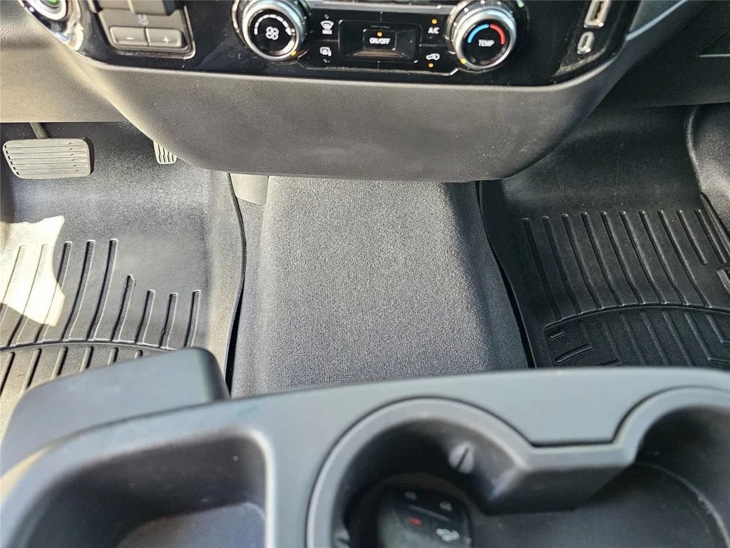 Used 2026 Onyx Black GMC SLE image 27