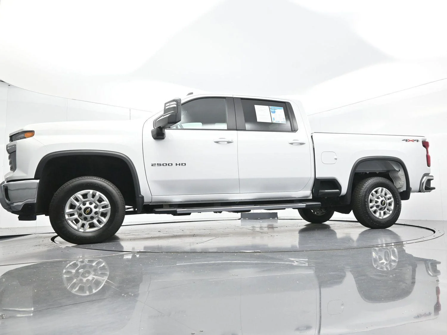 Used 2025 Summit White Chevrolet LT image 47