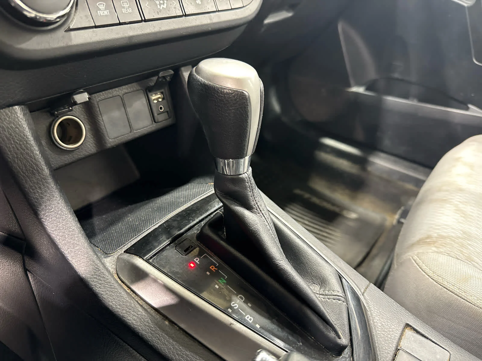 Used 2016 Green Toyota LE image 26