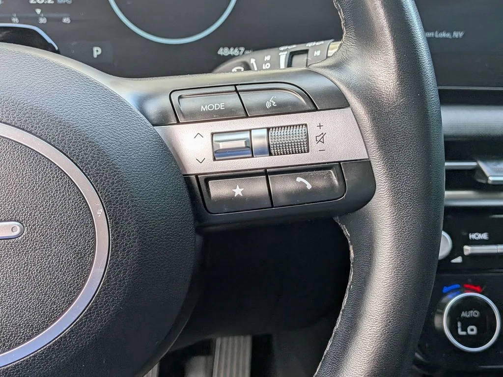 Used 2025 Blue Hyundai SEL Convenience image 17