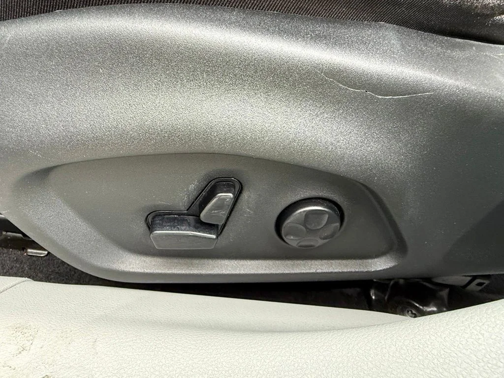 Certified Used 2019 Blue Jeep Latitude image 17