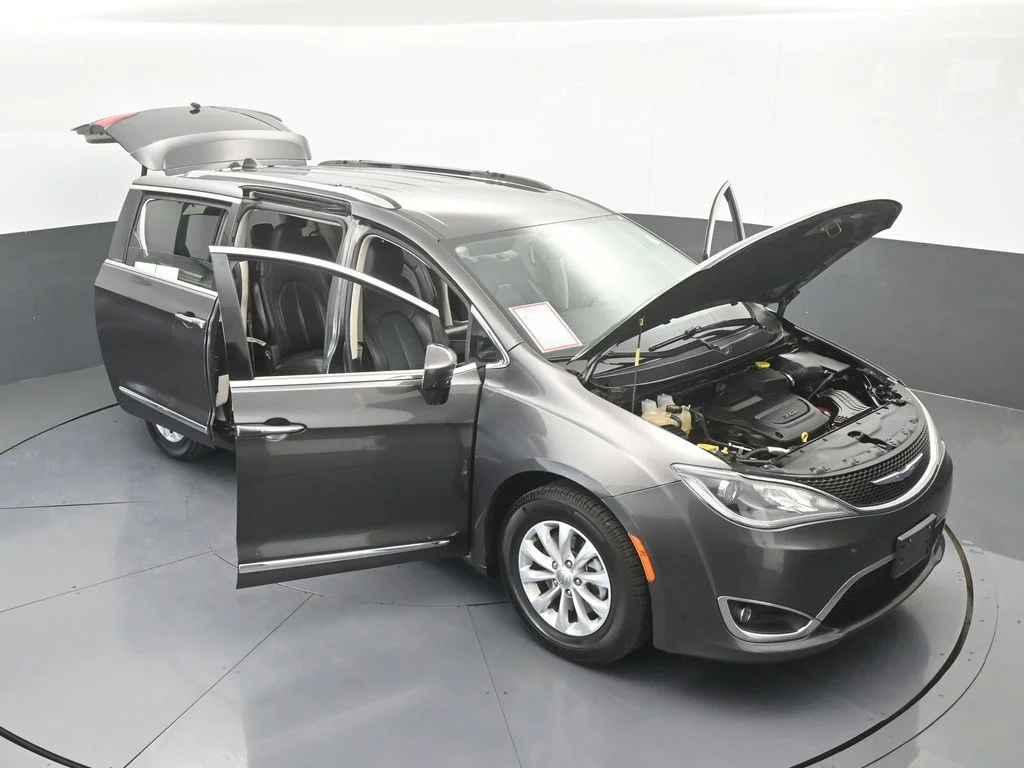 Used 2019 Granite Crystal Metallic Clearcoat Chrysler Touring L image 70