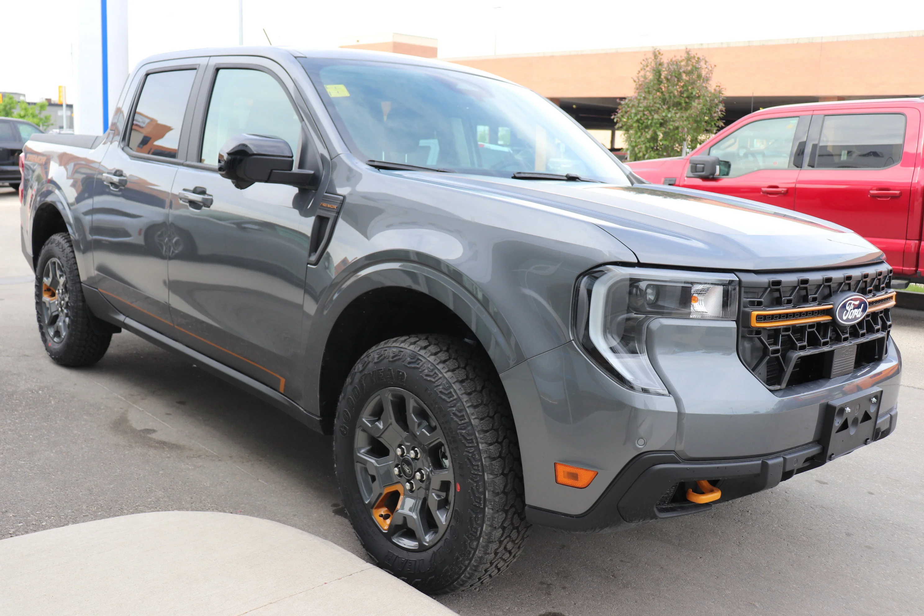New 2026 CARBONIZED GREY METALLIC Ford Tremor image 5