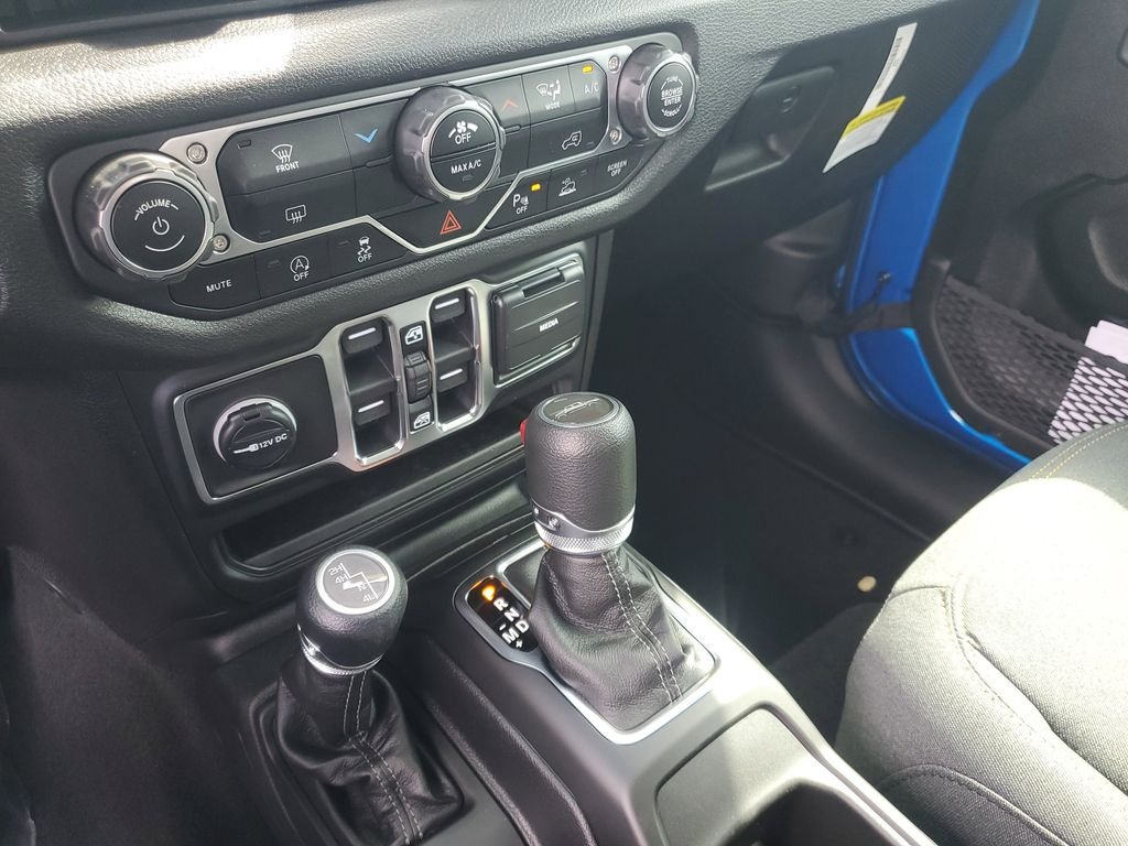 New 2026 Hydro Blue Pearl-Coat Exterior Paint Jeep Sport S image 17