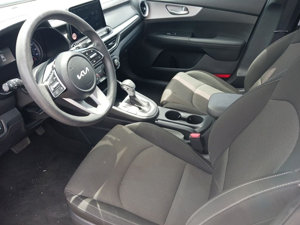2024 Kia Forte LXS - Photo 9