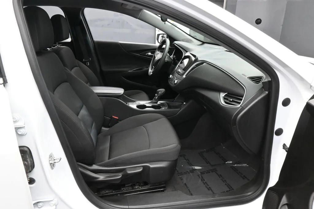 Used 2024 Summit White Chevrolet LT image 38