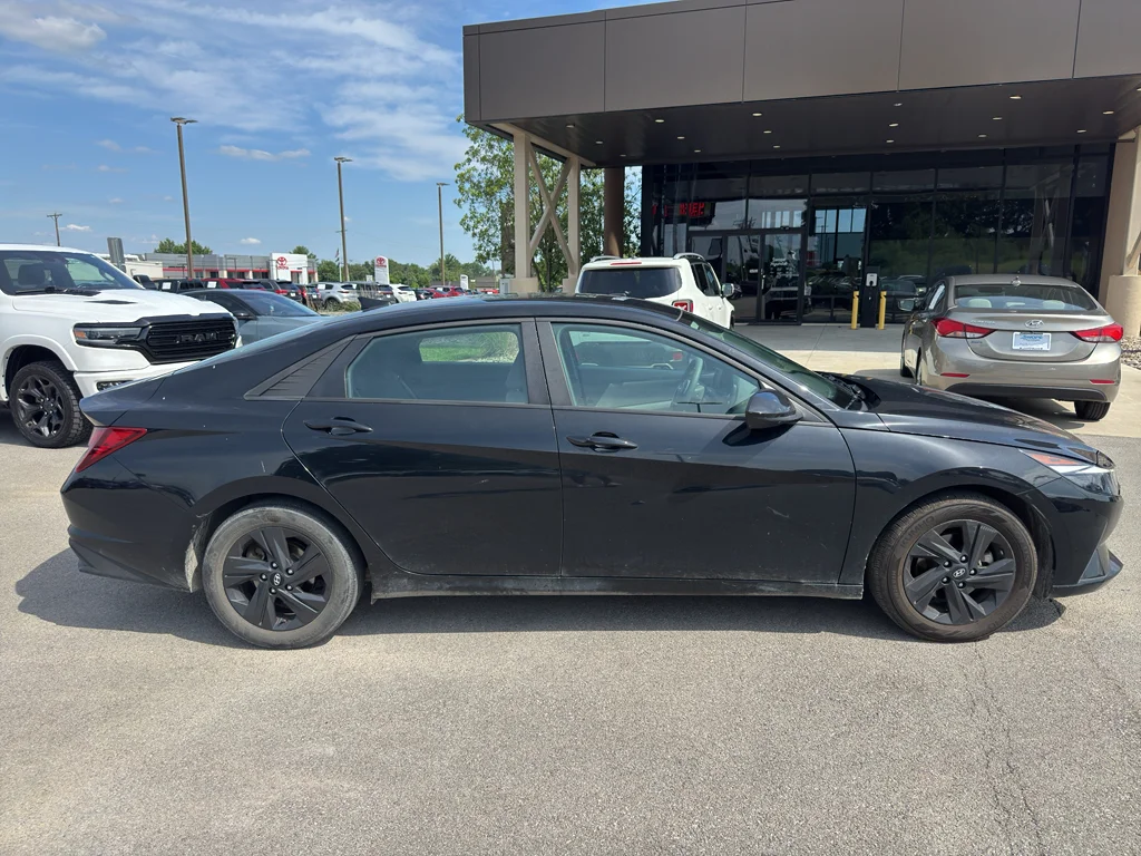 Used 2023 Onyx Black Hyundai SEL image 4