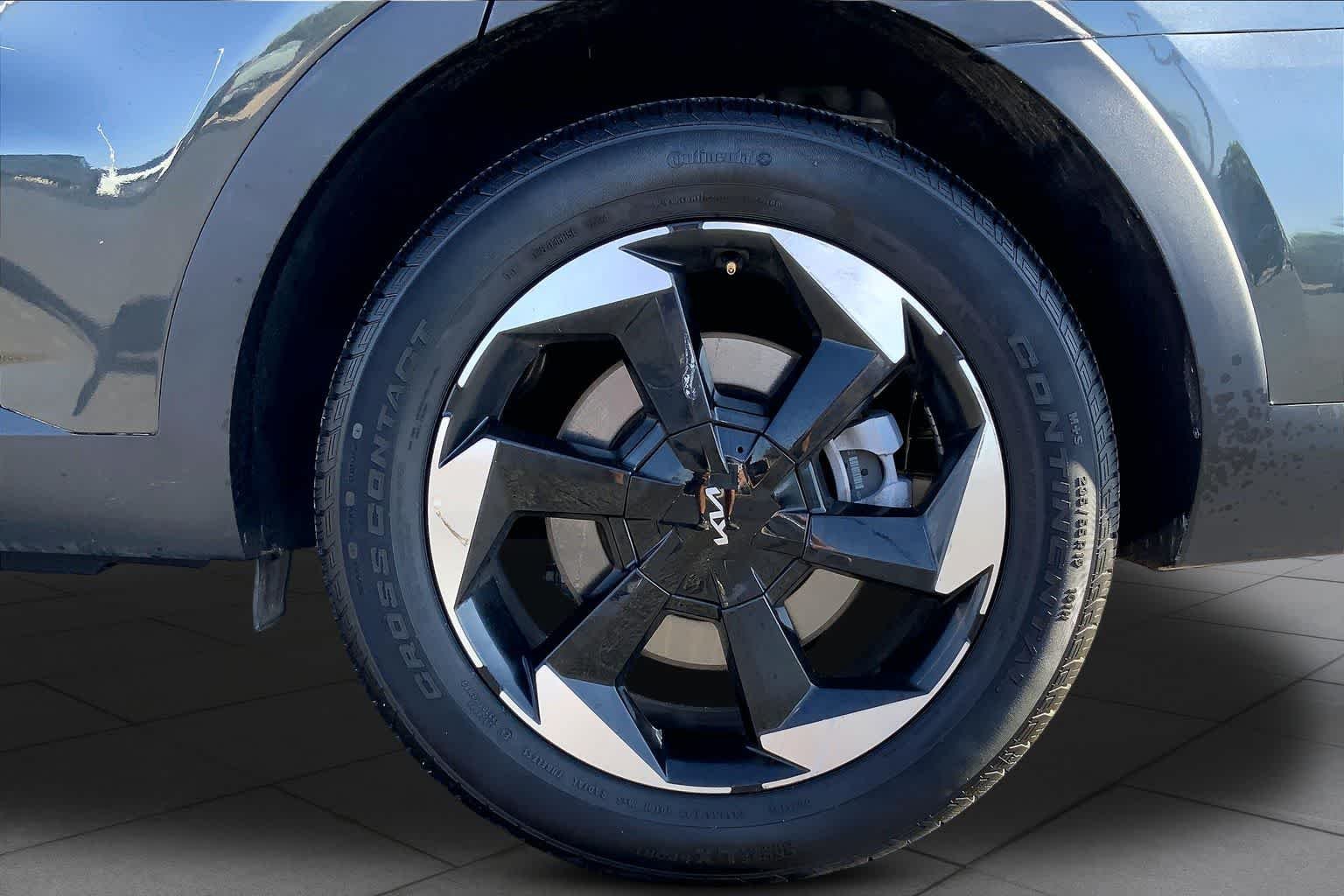 Used 2025 Interstellar Gray Kia EX image 11