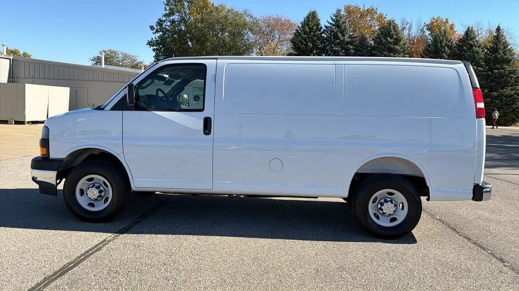 2025 Chevrolet Express Cargo Work Van - Photo 6