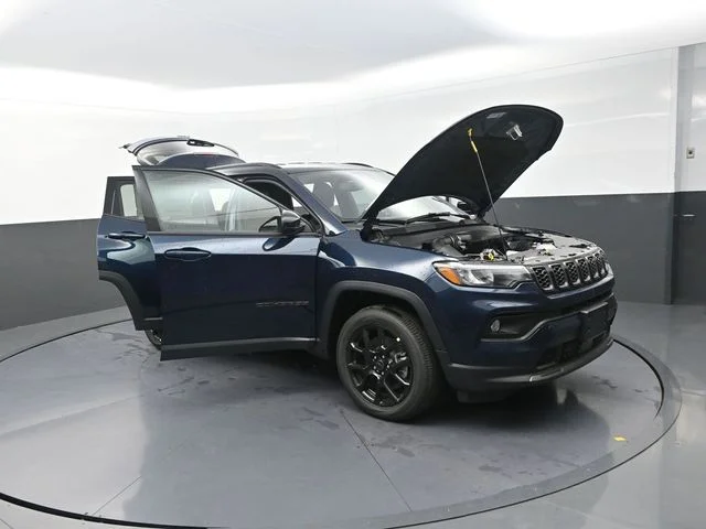 New 2026 Fathom Blue Pearl-Coat Exterior Paint Jeep Latitude image 29