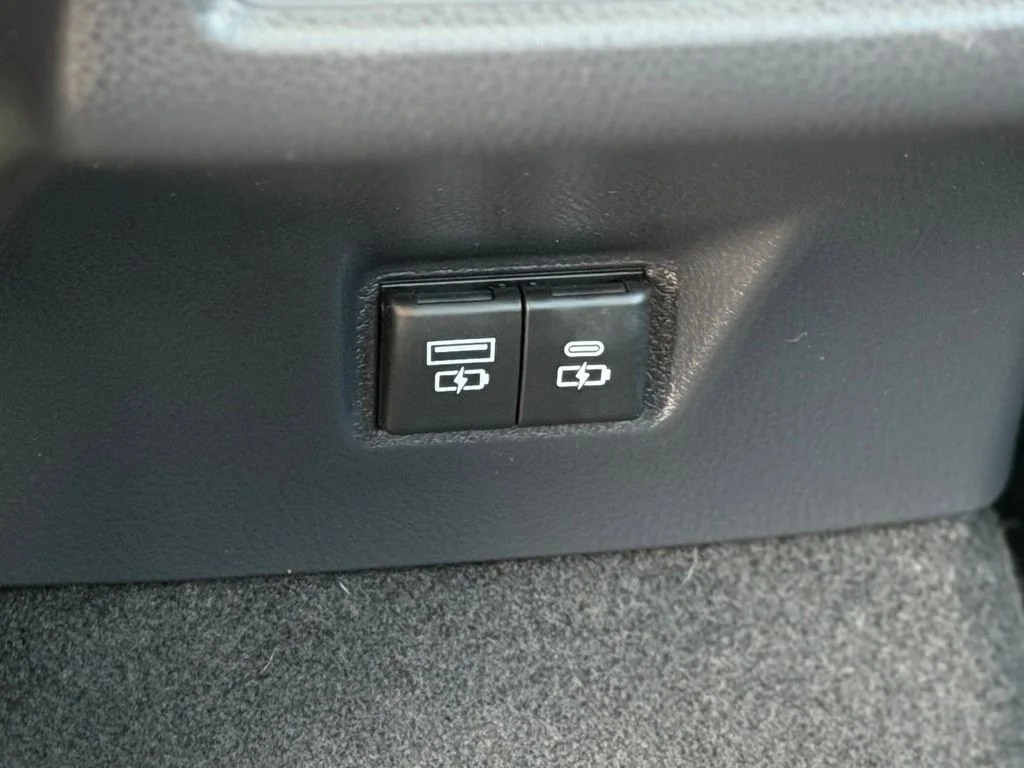 Used 2025  Toyota XLE image 9