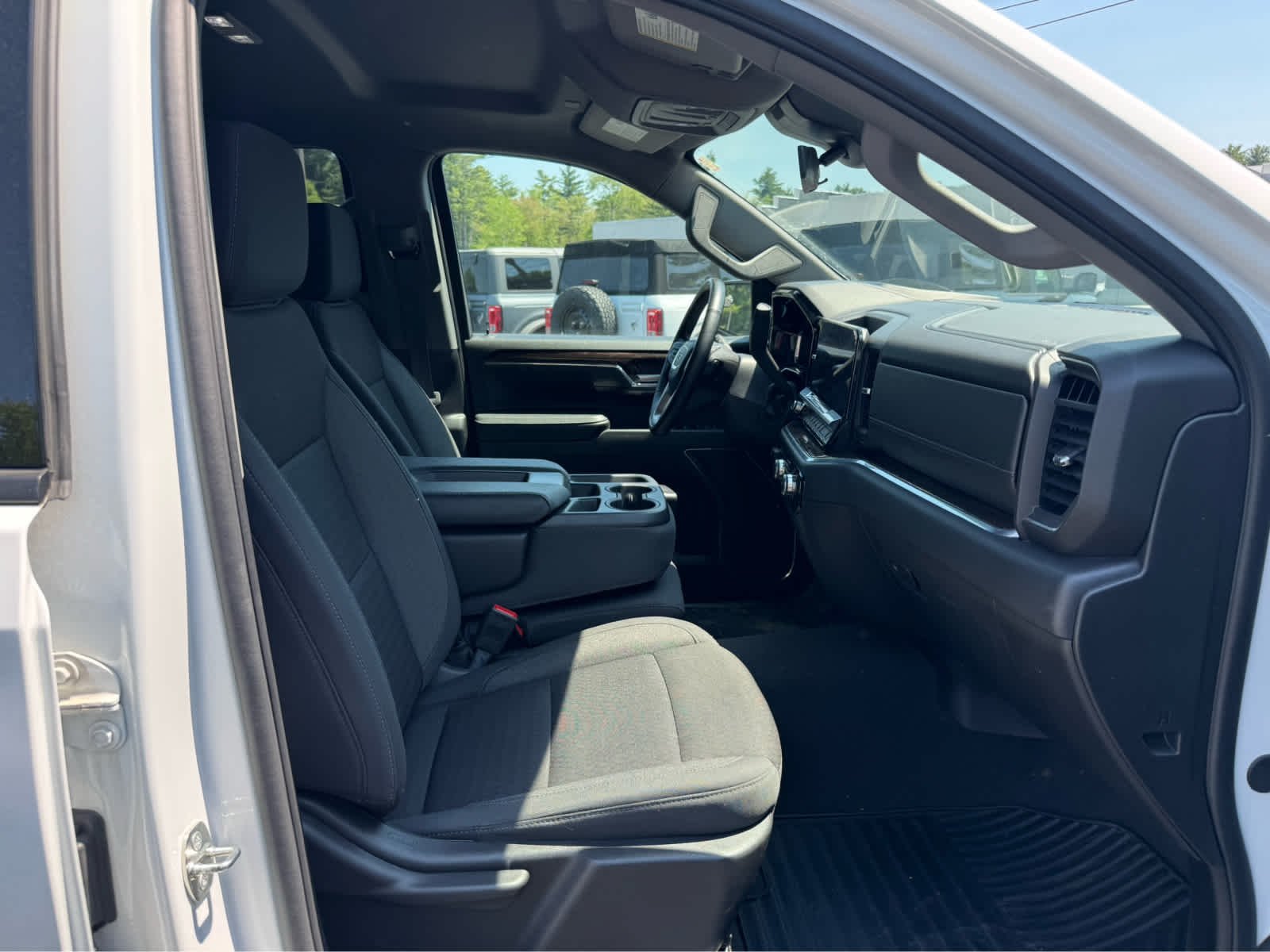 Used 2024 Summit White GMC Elevation image 13