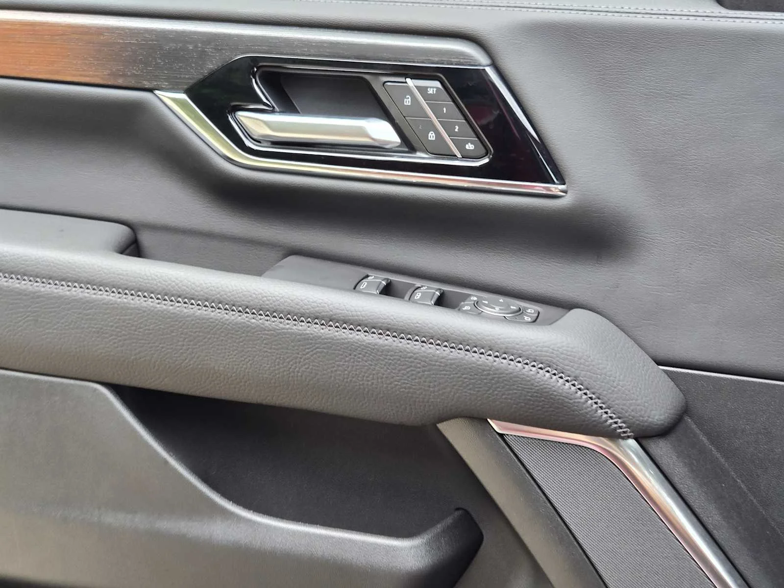 2026 GMC Yukon Denali - Photo 15