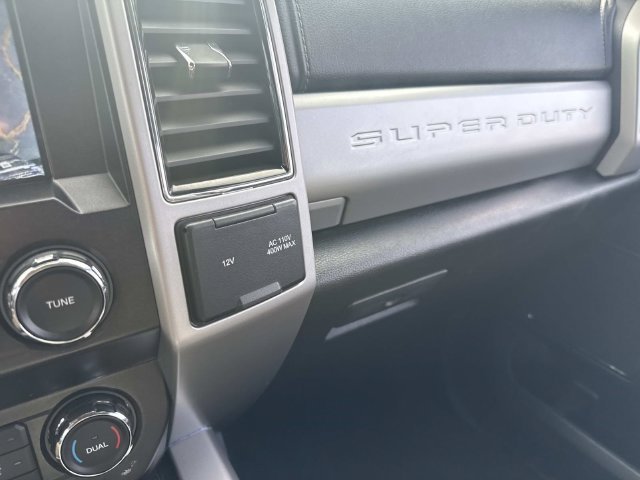 Used 2020 Oxford White Ford Lariat image 30