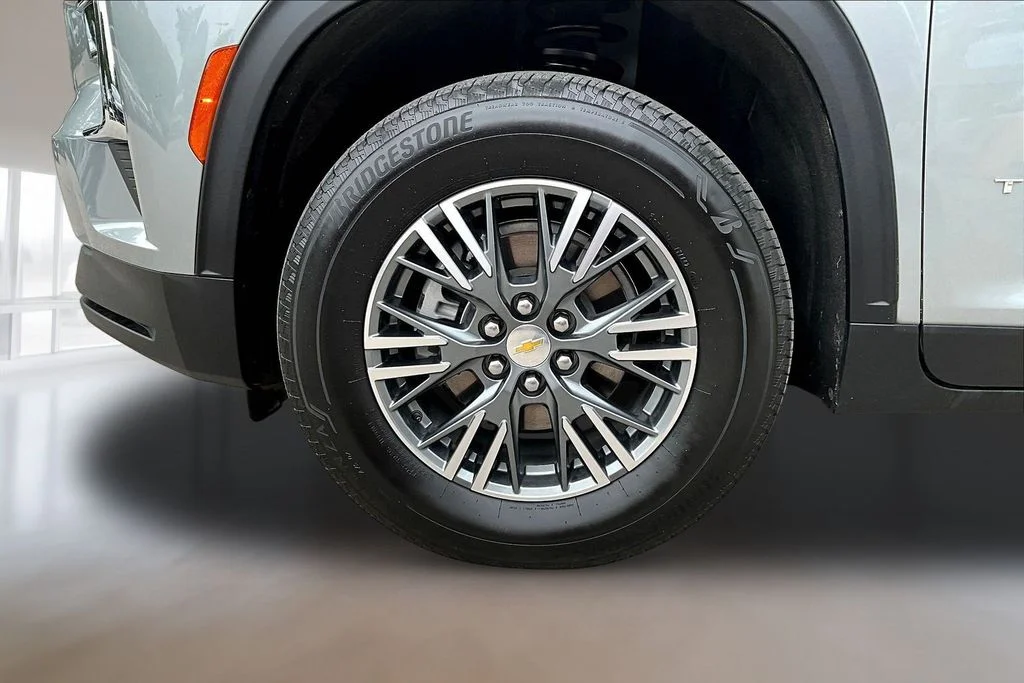 Used 2025 Sterling Gray Metallic Chevrolet LT image 32