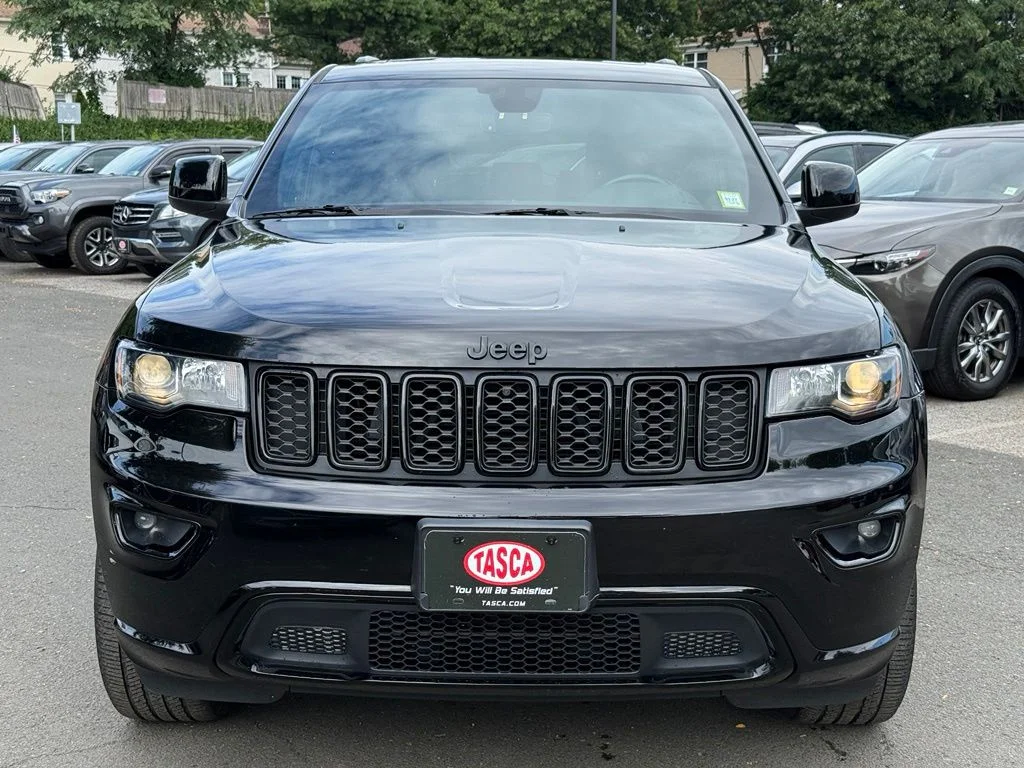 Used 2022 Diamond Black Jeep Laredo X image 3
