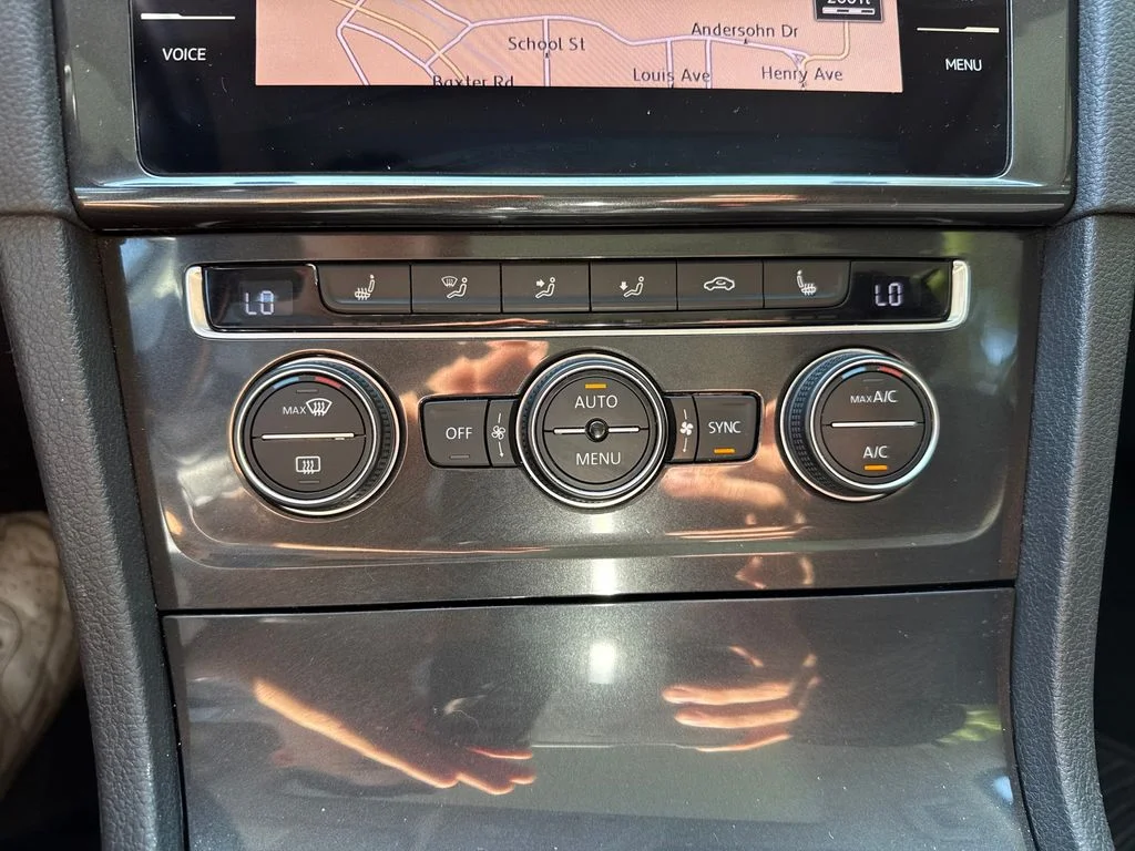 Used 2018  Volkswagen TSI SE image 19