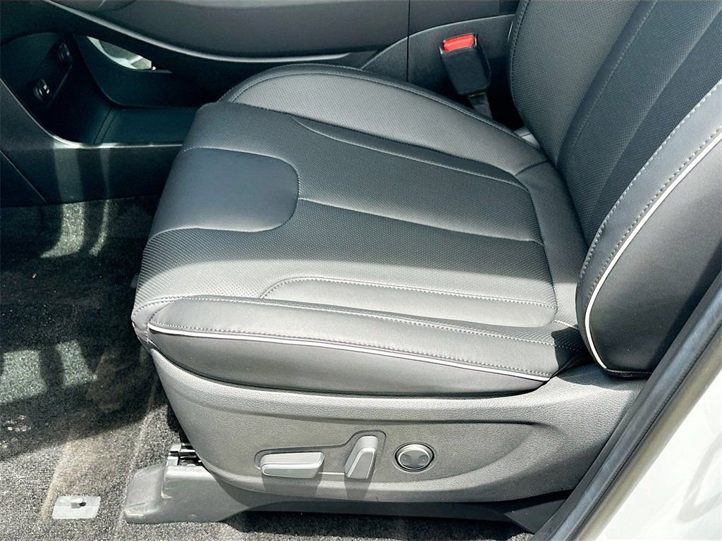 Used 2025 White Hyundai XRT image 18