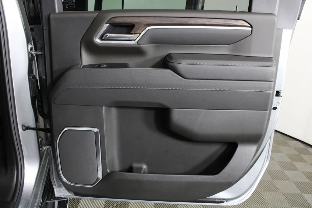 2026 GMC Sierra 3500HD SLT - Photo 9