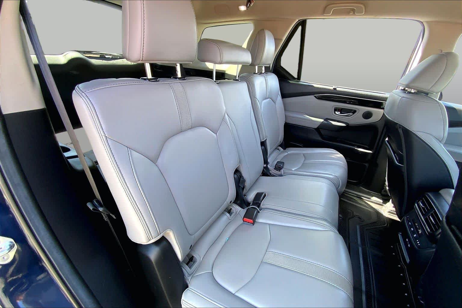 Used 2025 Obsidian Blue Pearl Honda EX-L image 19