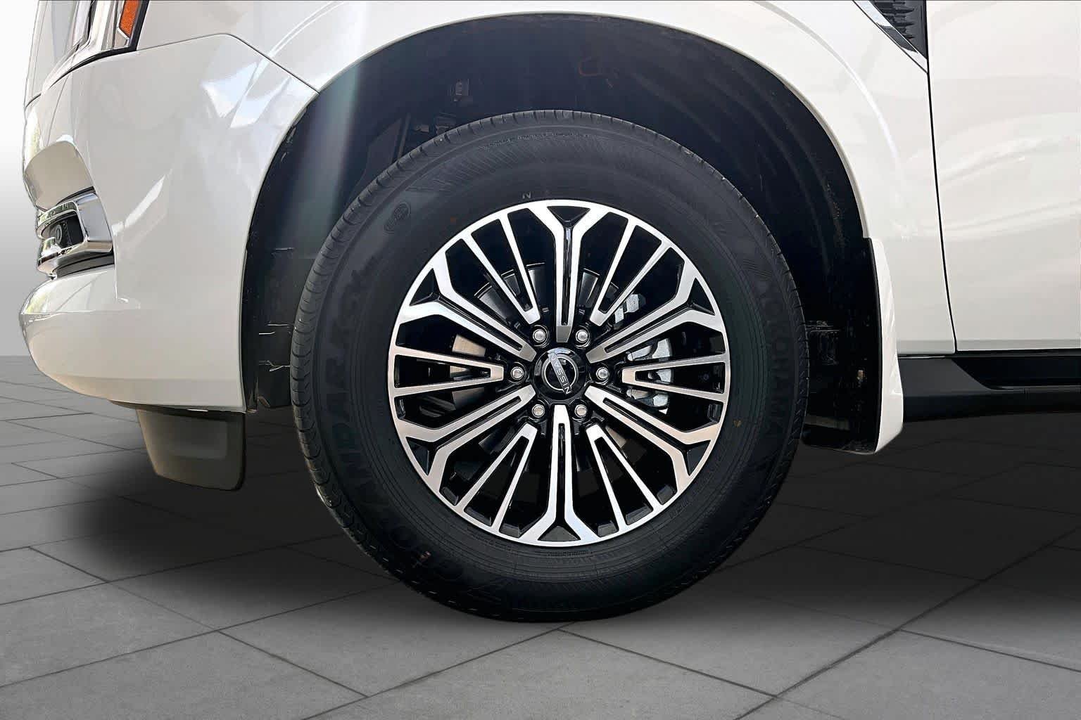 New 2026 Aspen White TriCoat Nissan SL image 9