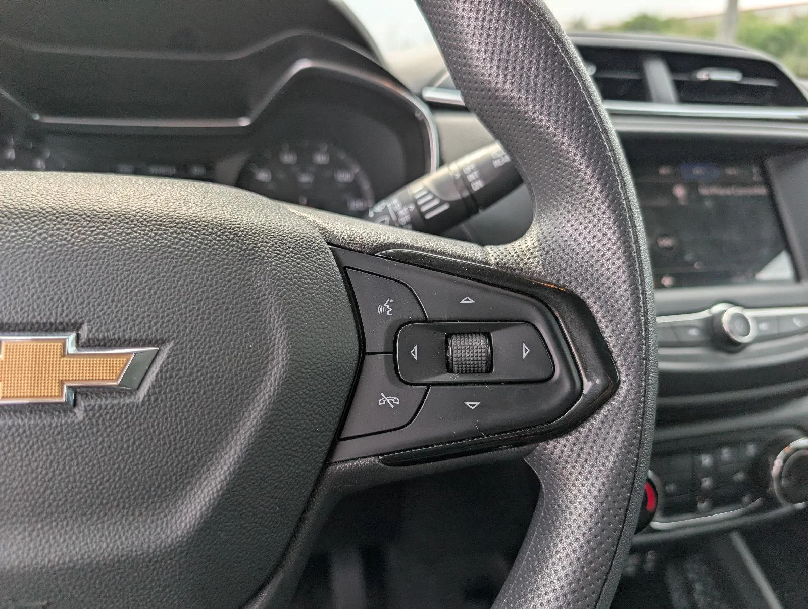 Used 2023 Mosaic Black Metallic Chevrolet LT image 13