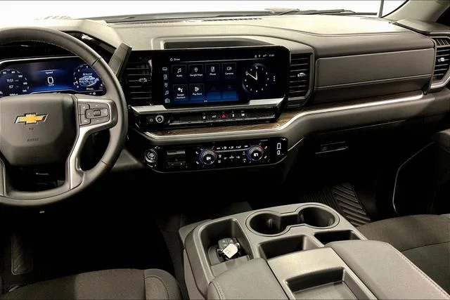 Used 2025 Summit White Chevrolet LT image 7