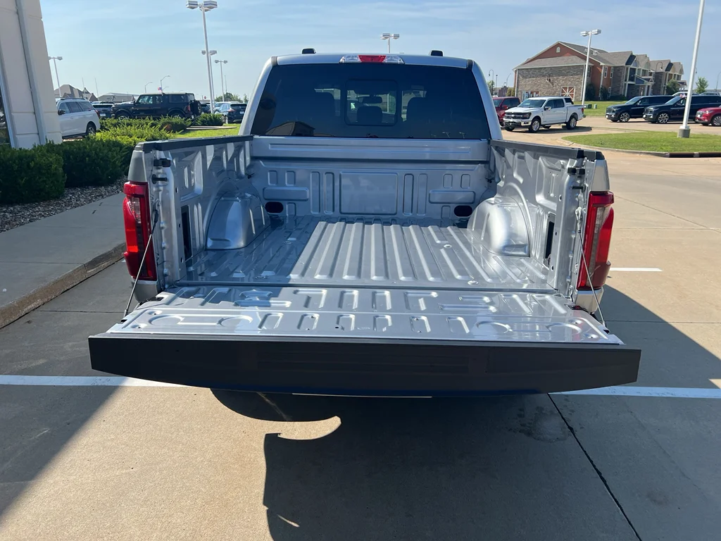 New 2026 Iconic Silver Metallic Ford XLT image 9