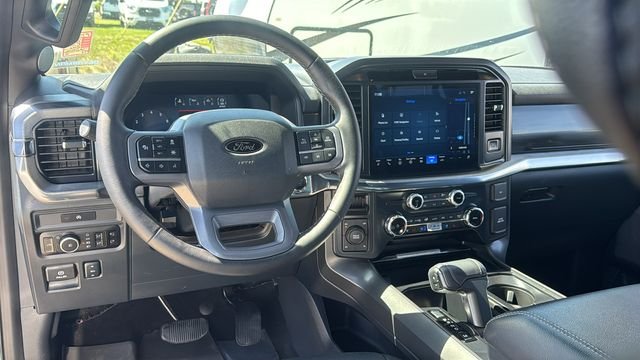 Used 2025 White Ford Lariat image 28